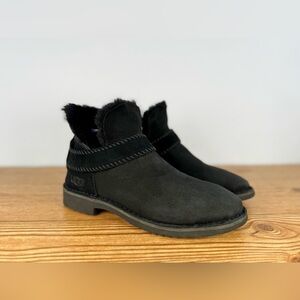 UGG Mckay Black Suede Shearling Ankle Strap Bootie Slip On Boots US Sz 8 Women’s